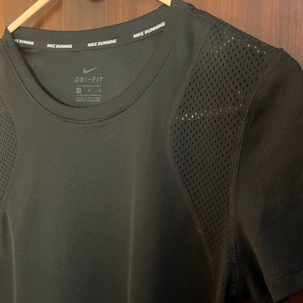 Nike Dry-Fit T-shirt in Black (Brand Size Medium) - Picture 1 of 3